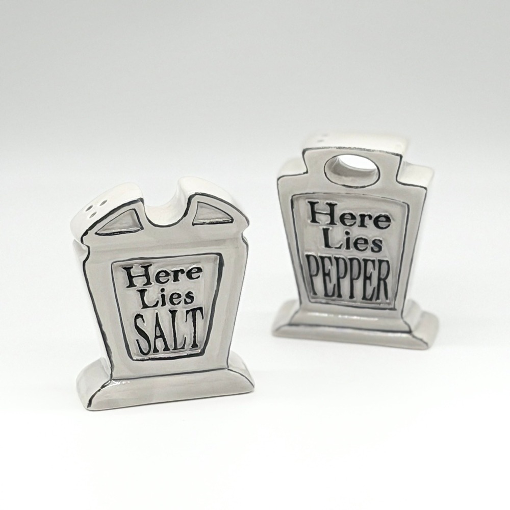 ONE HUNDRED 80 DGREES Tombstone Salt Pepper Shakers Halloween Spooky Decor - Picture 2 of 10